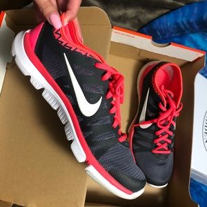 Nike Flex Supreme TR3 Sneakers